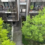 Beau Avec Belle Terrasse Au Centre De *