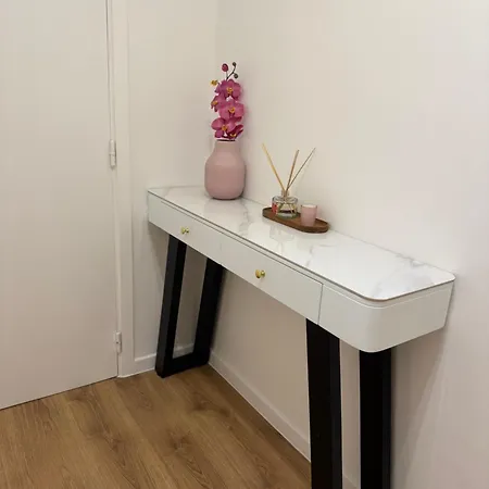 Apartman Beau Avec Belle Terrasse Au Centre De