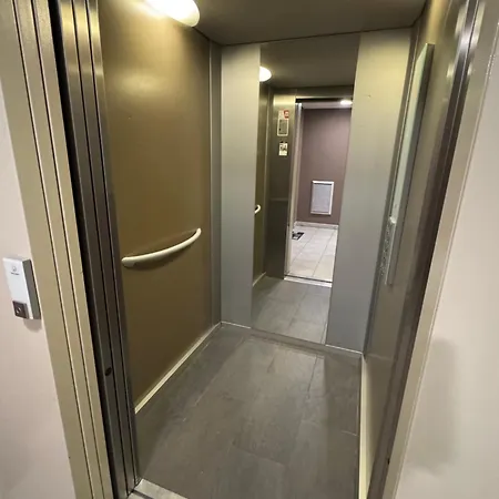 Beau Avec Belle Terrasse Au Centre De Nizza