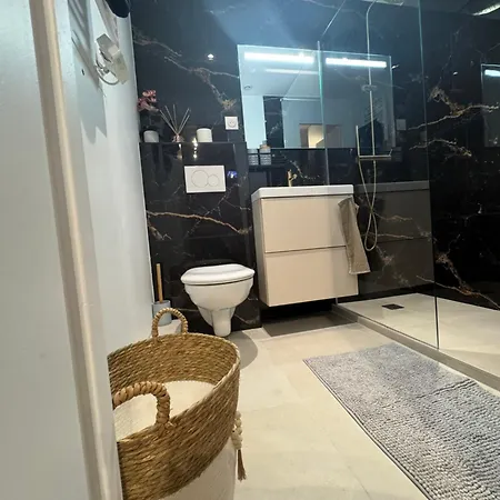 Beau Avec Belle Terrasse Au Centre De Apartman *