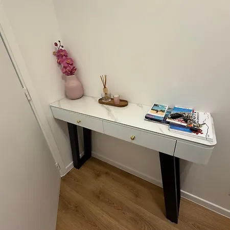 Beau Avec Belle Terrasse Au Centre De