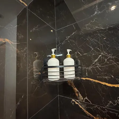 Beau Avec Belle Terrasse Au Centre De * Nizza