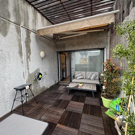 Beau Avec Belle Terrasse Au Centre De Nizza