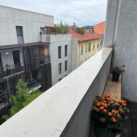 Beau Avec Belle Terrasse Au Centre De