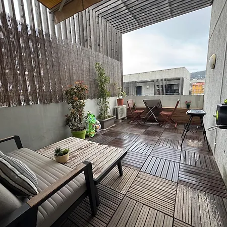 Beau Avec Belle Terrasse Au Centre De Nicea