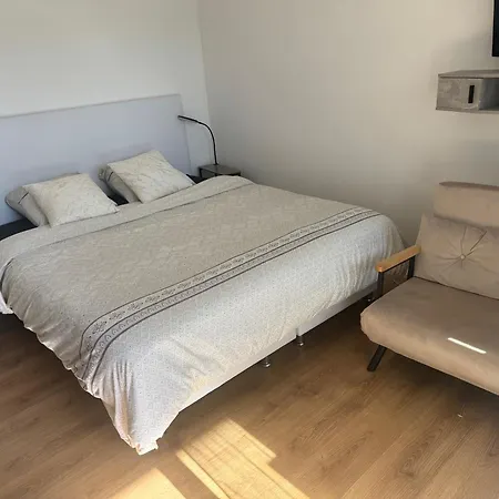 Apartman Beau Avec Belle Terrasse Au Centre De *