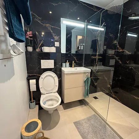 Beau Avec Belle Terrasse Au Centre De Daire