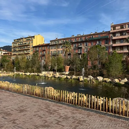 Apartman Beau Avec Belle Terrasse Au Centre De Nizza