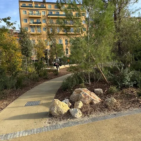 Beau Avec Belle Terrasse Au Centre De Nizza