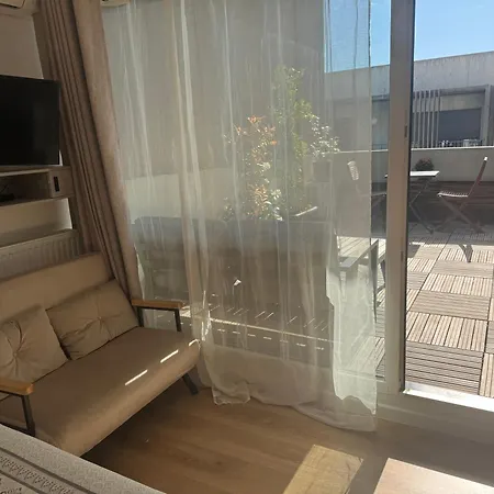 Beau Avec Belle Terrasse Au Centre De *